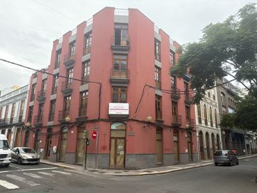 Pis amb balcó en venda a Calle Buenos Aires 12