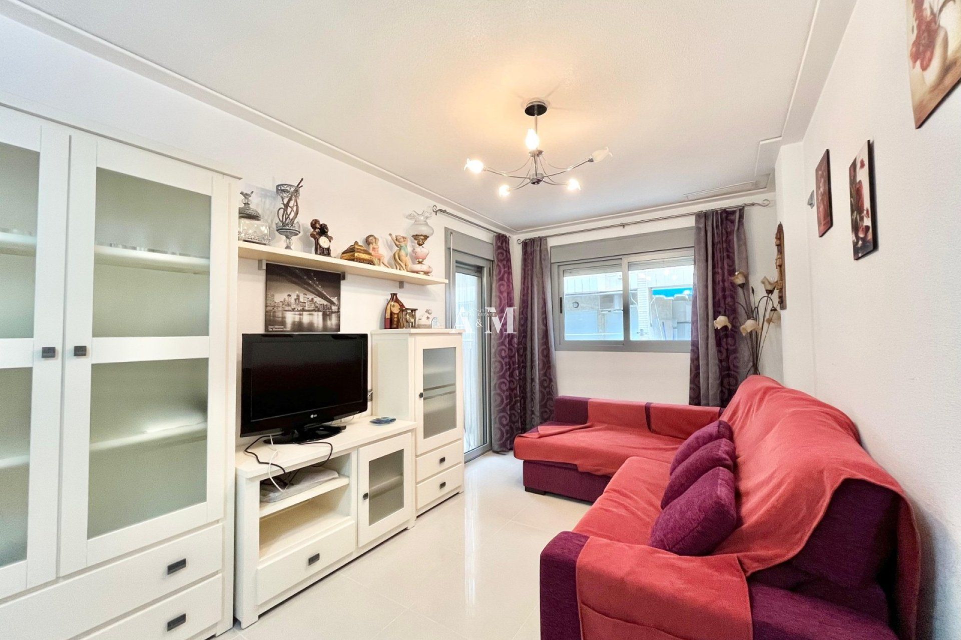 Sala de estar de Apartamento de alquiler en Torrevieja con Aire acondicionado, Calefacción y Amueblado