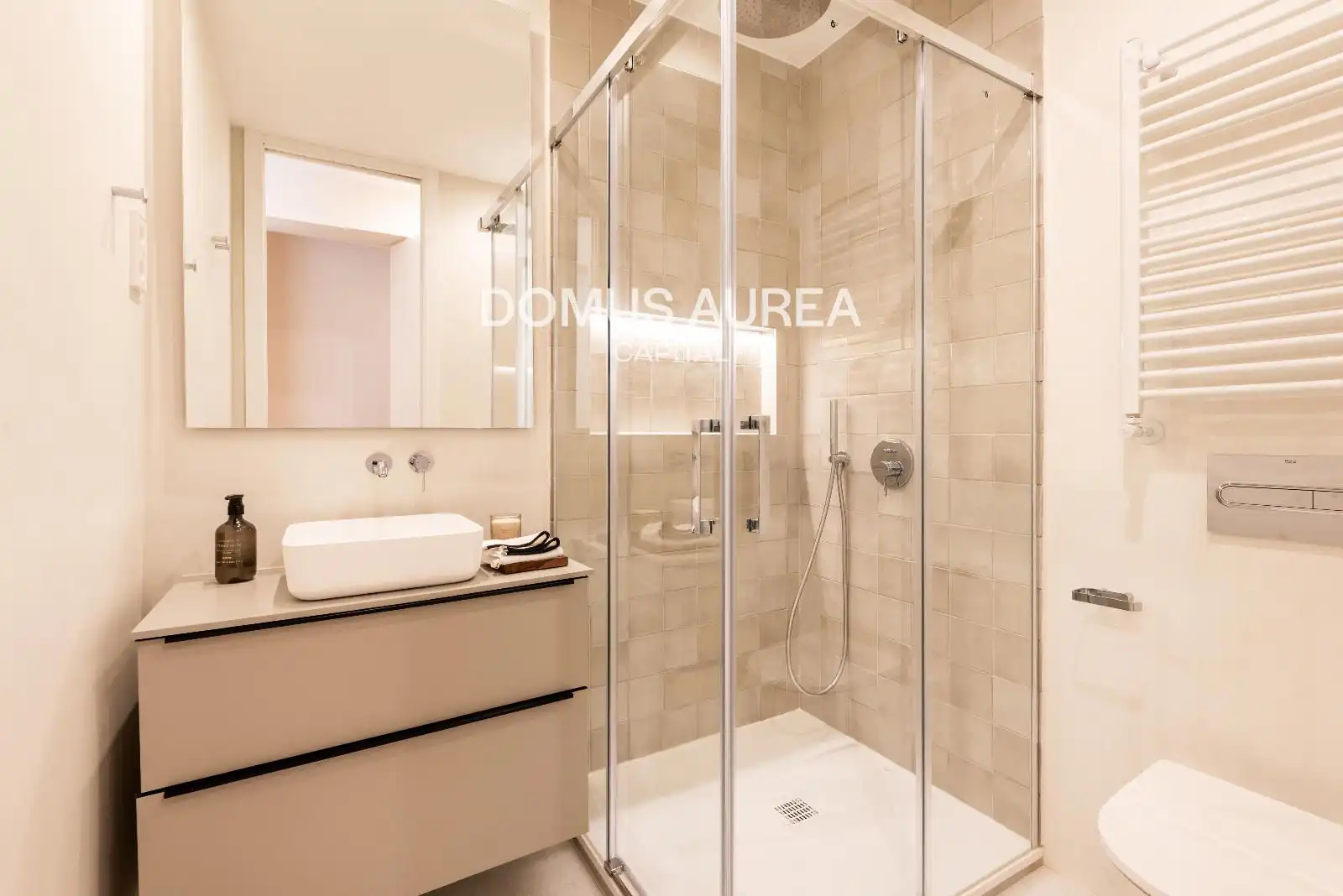 Badezimmer von Wohnung zum Verkauf in Madrid mit Klimaanlage, Parkett und Möbliert