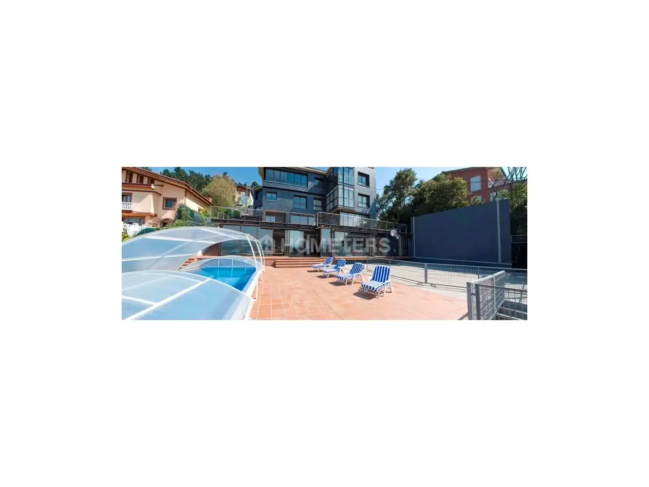 Schwimmbecken von Haus oder Chalet zum Verkauf in Donostia - San Sebastián  mit Privatgarten, Terrasse und Abstellraum