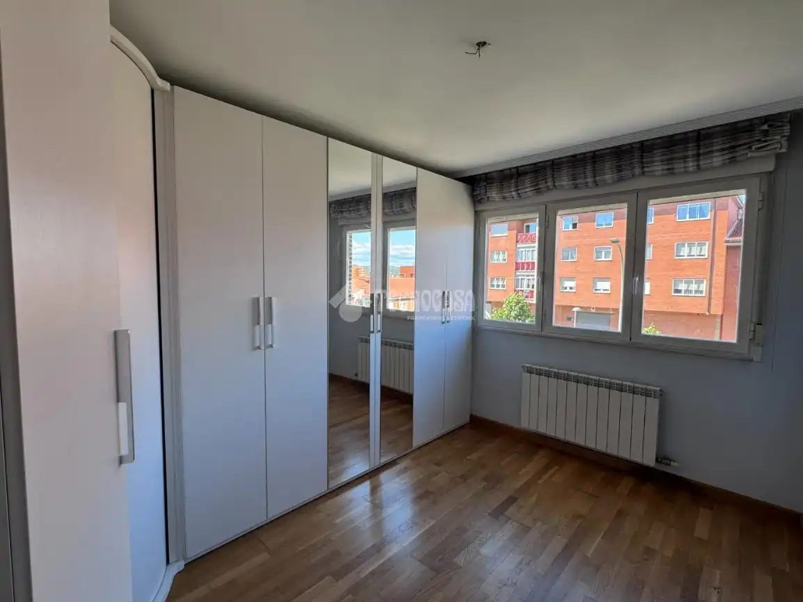 Habitación de Piso en venta en León Capital  con Calefacción, Parquet y Terraza