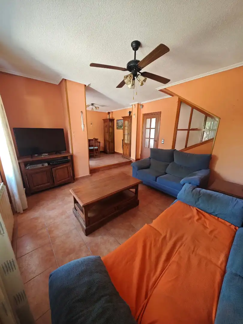 Sala de estar de Casa adosada en venta en Toledo con Aire acondicionado, Calefacción y Horno