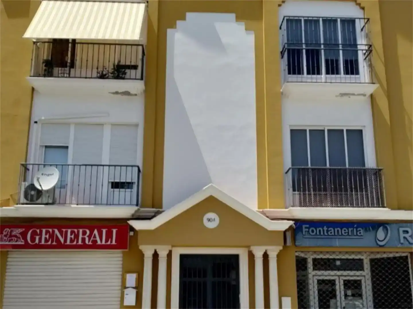Vista exterior de Pis en venda en Marchena amb Aire condicionat i Moblat