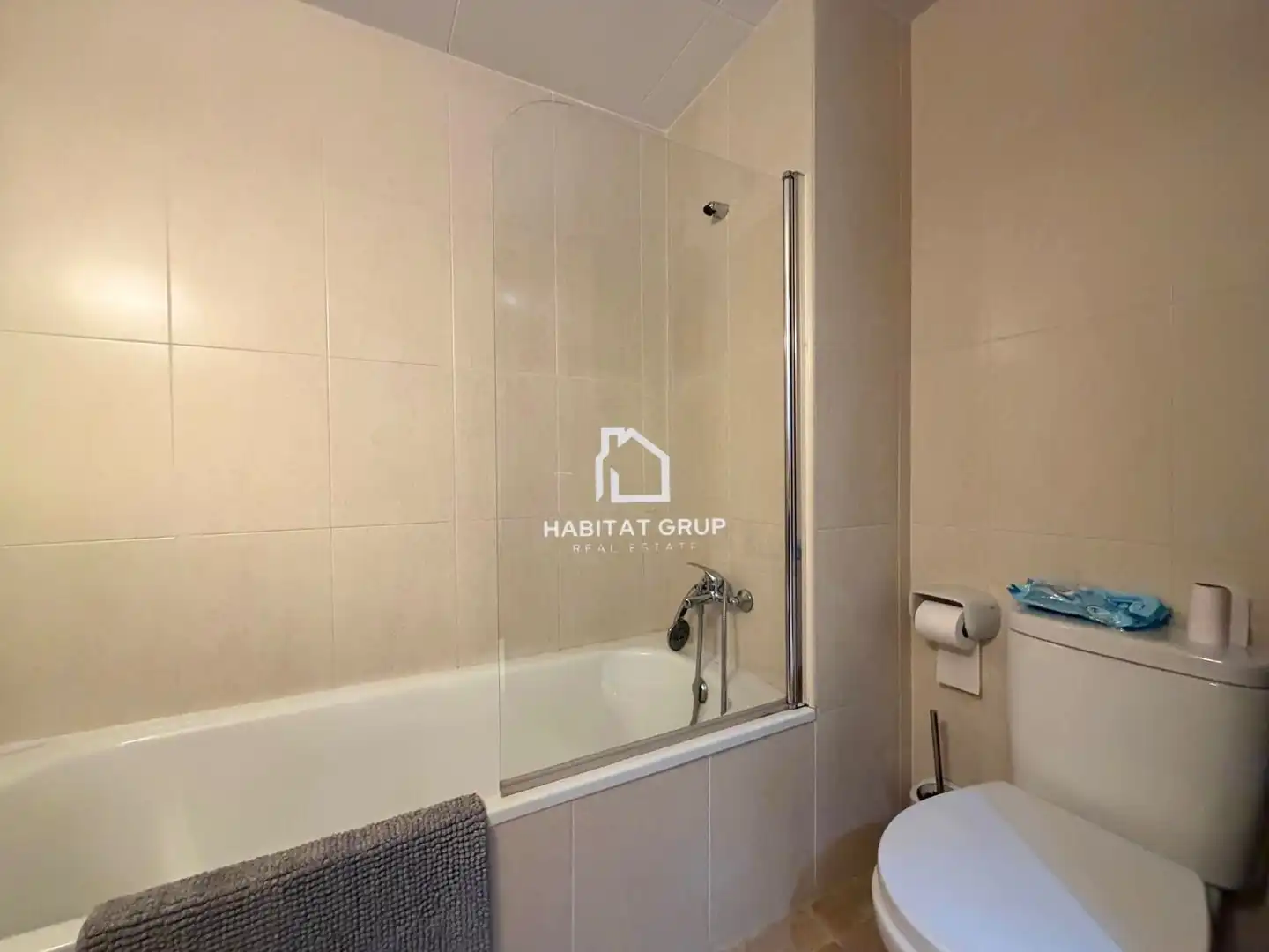 Badezimmer von Wohnung zum Verkauf in Riudarenes mit Klimaanlage, Heizung und Terrasse