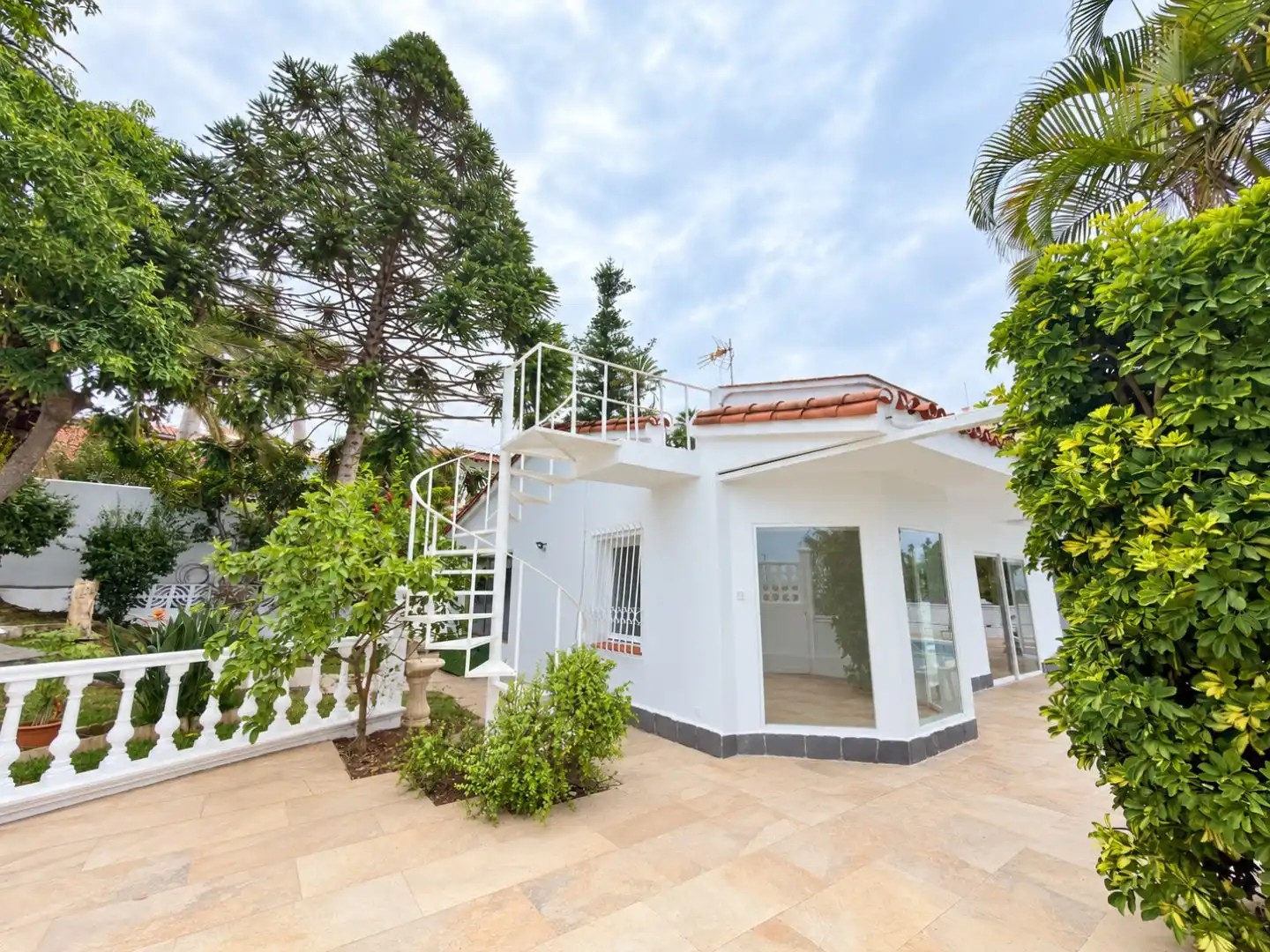Vista exterior de Casa o xalet en venda en Puerto de la Cruz amb Terrassa i Piscina