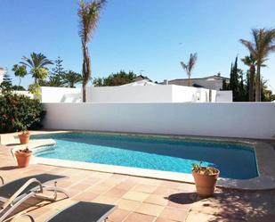 Swimming pool of House or chalet to rent in Marbella  with Air Conditioner, Private garden and Terrace