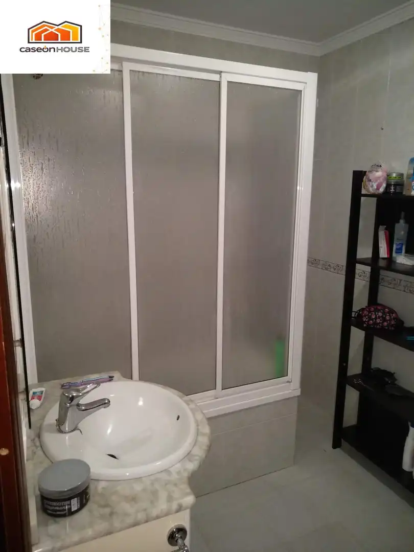 Bathroom of Flat for sale in Paterna de Rivera