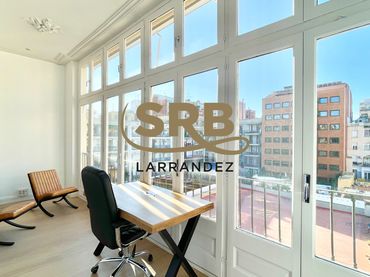 Office space with lift to rent in Carrer de Girona