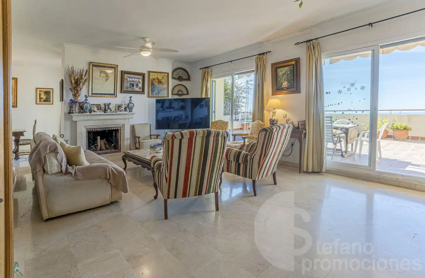 Sala de estar de Casa adosada en venta en Málaga con Aire acondicionado, Jardín privado y Terraza