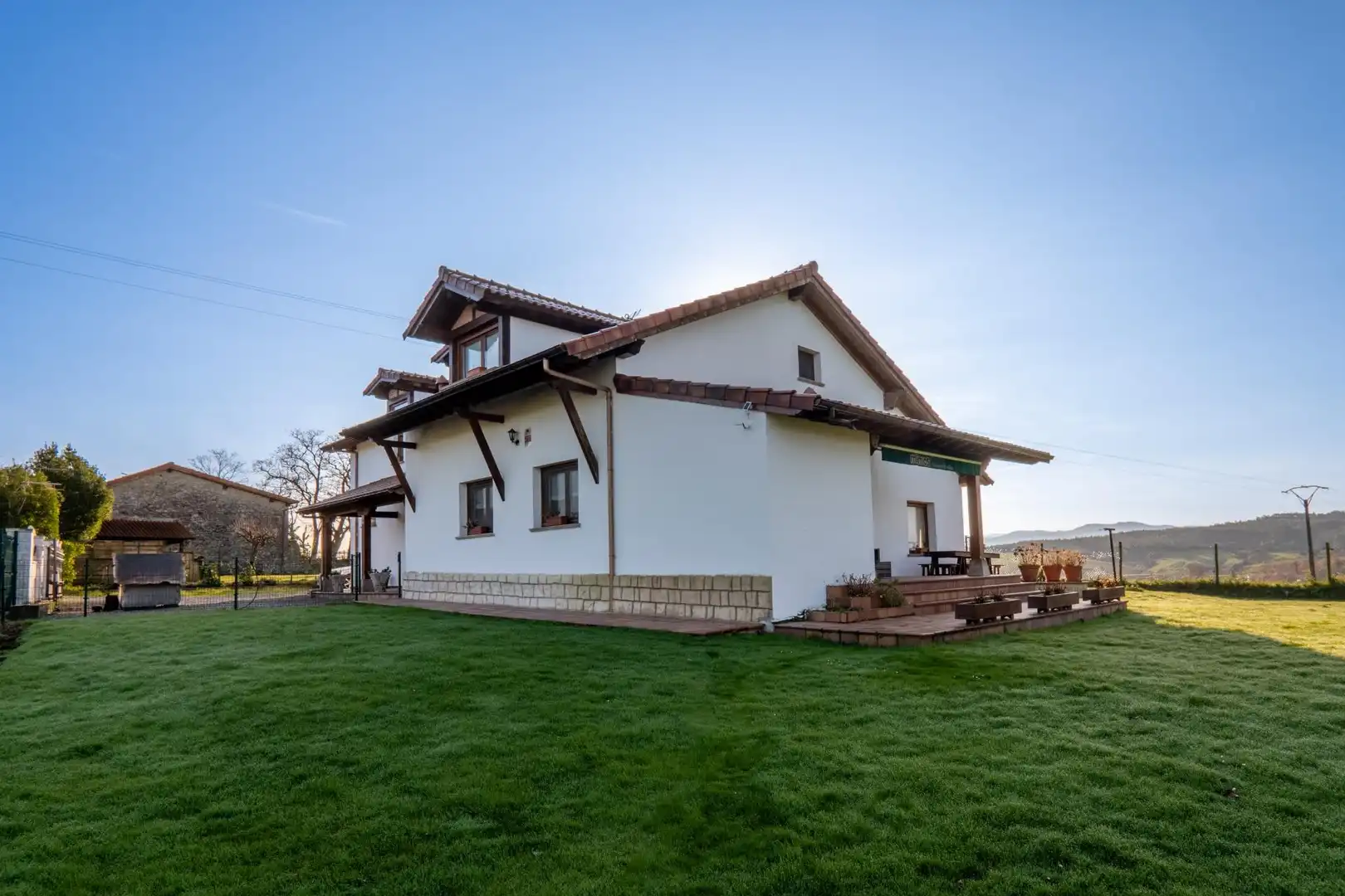 Vista exterior de Casa o xalet en venda en Santillana del Mar amb Calefacció, Jardí privat i Terrassa
