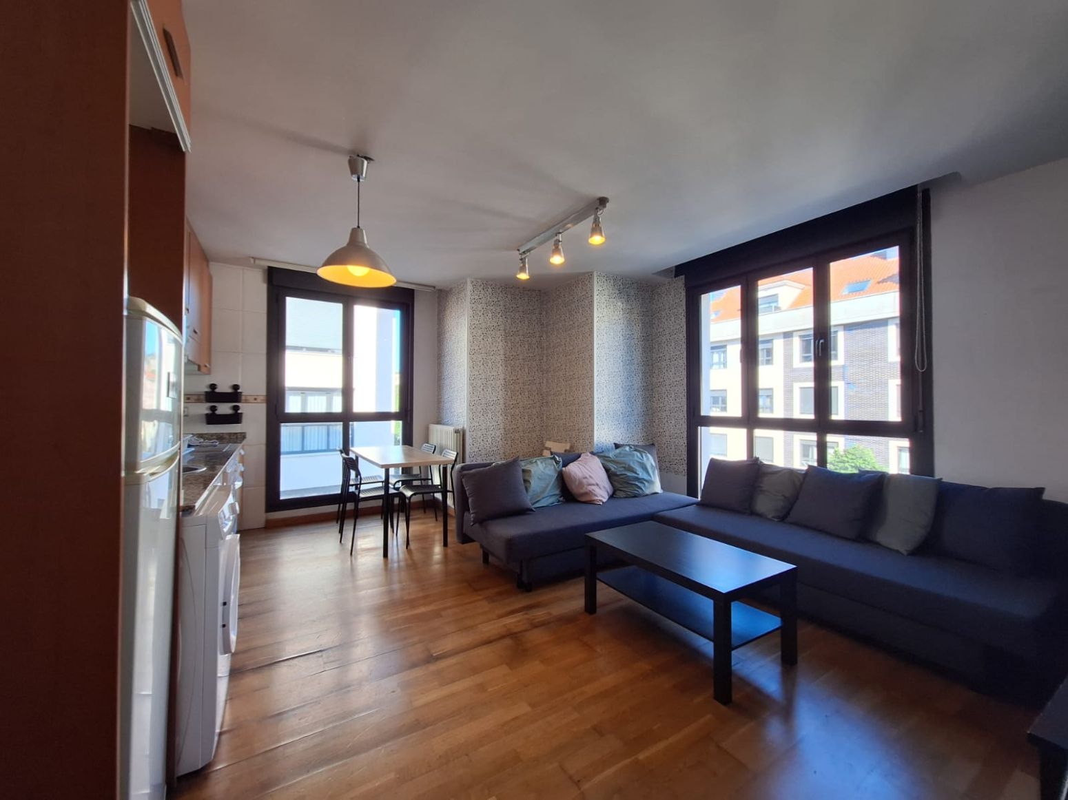 Living room of Flat to rent in Gijón   with Heating, Parquet flooring and Storage room