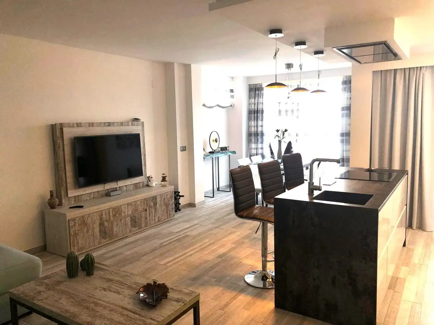 Sala d'estar de Apartament en venda en Marbella amb Aire condicionat, Terrassa i Piscina