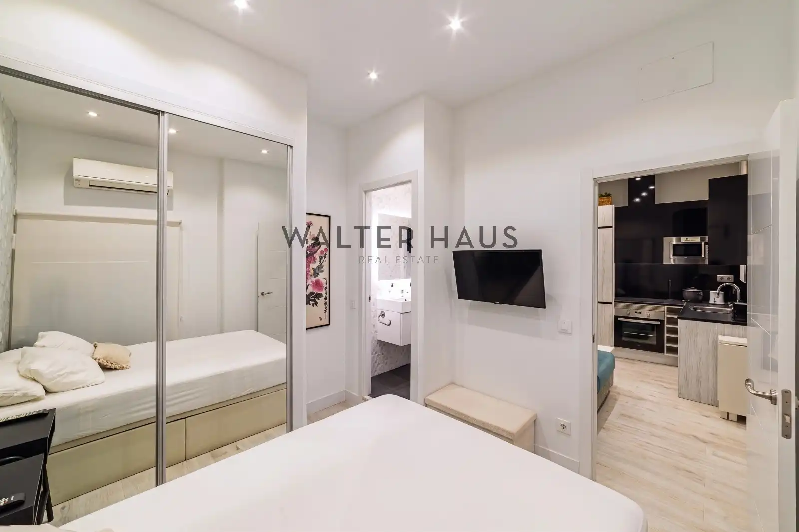 Bedroom of Flat for sale in Madrid  with Air Conditioner, Furnished and Oven