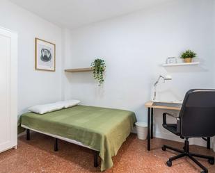 Bedroom of Flat to share in  Granada Capital  with Terrace