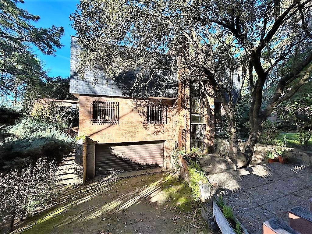 Vista exterior de Casa o xalet en venda en Torrelodones amb Calefacció, Jardí privat i Terrassa