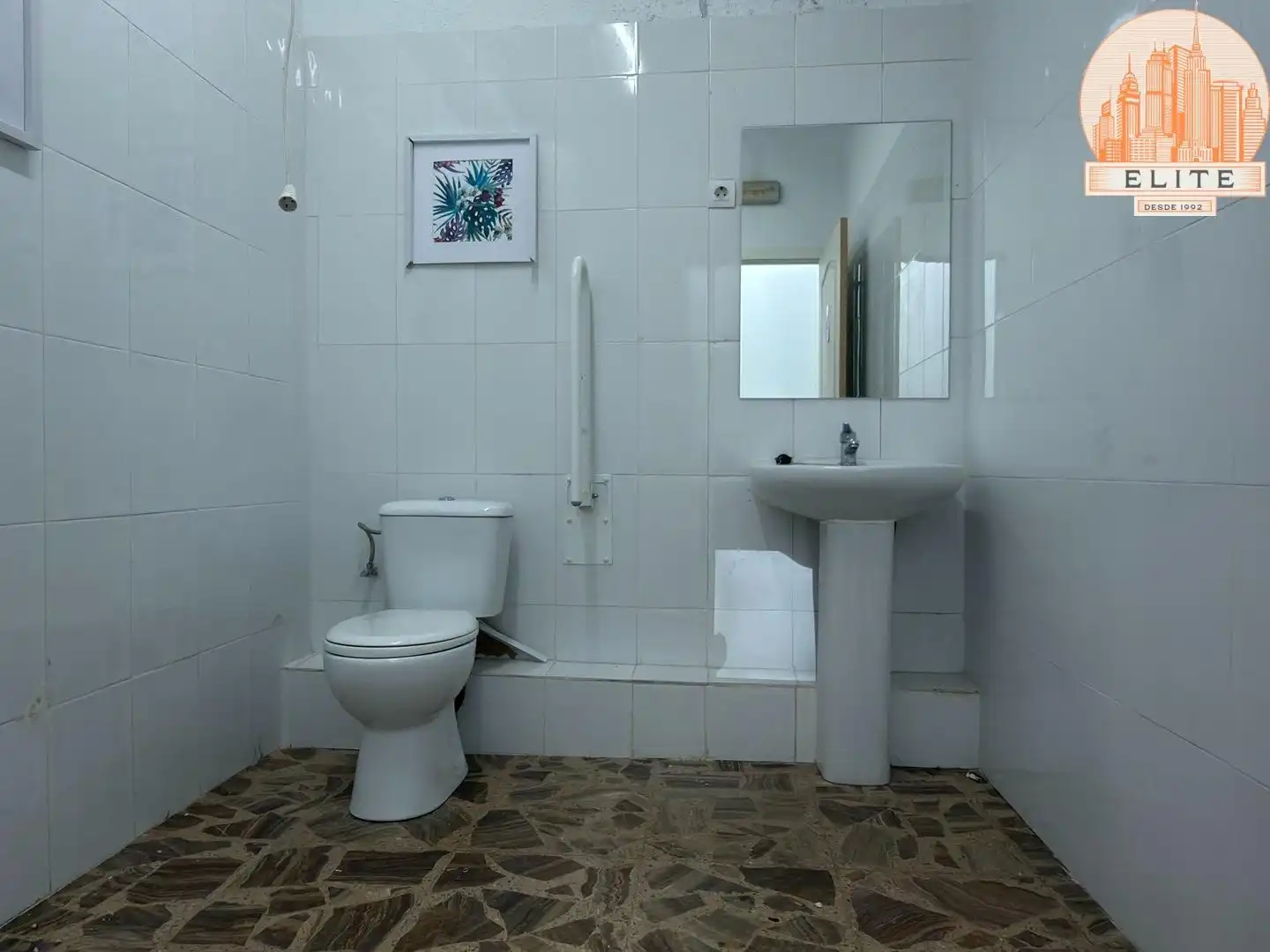 Bathroom of Commercial properties for rent in Alcorcón