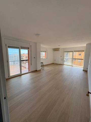 Ático en Alquiler en  MIQUEL BIADA en Peramàs