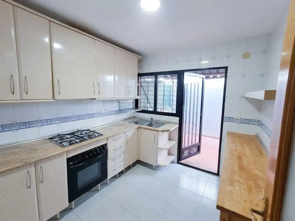 Cuina de Casa adosada en venda en Murcia amb Jardí privat, Terrassa i Traster