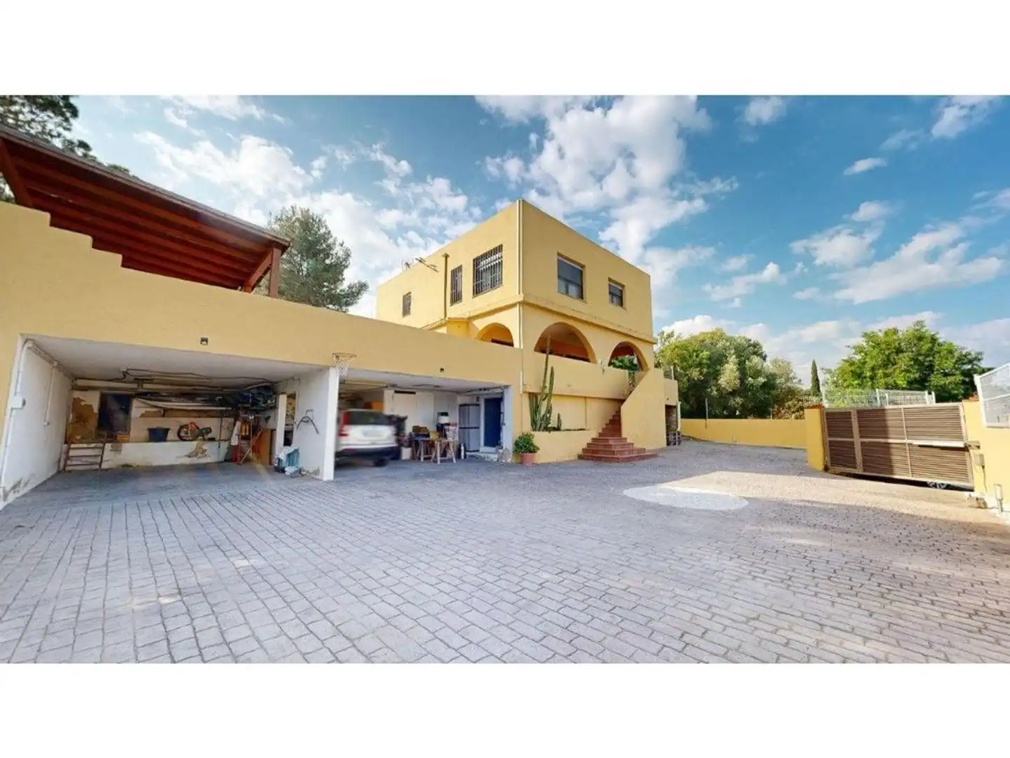 Vista exterior de Casa o xalet en venda en Riba-roja de Túria amb Aire condicionat, Calefacció i Jardí privat