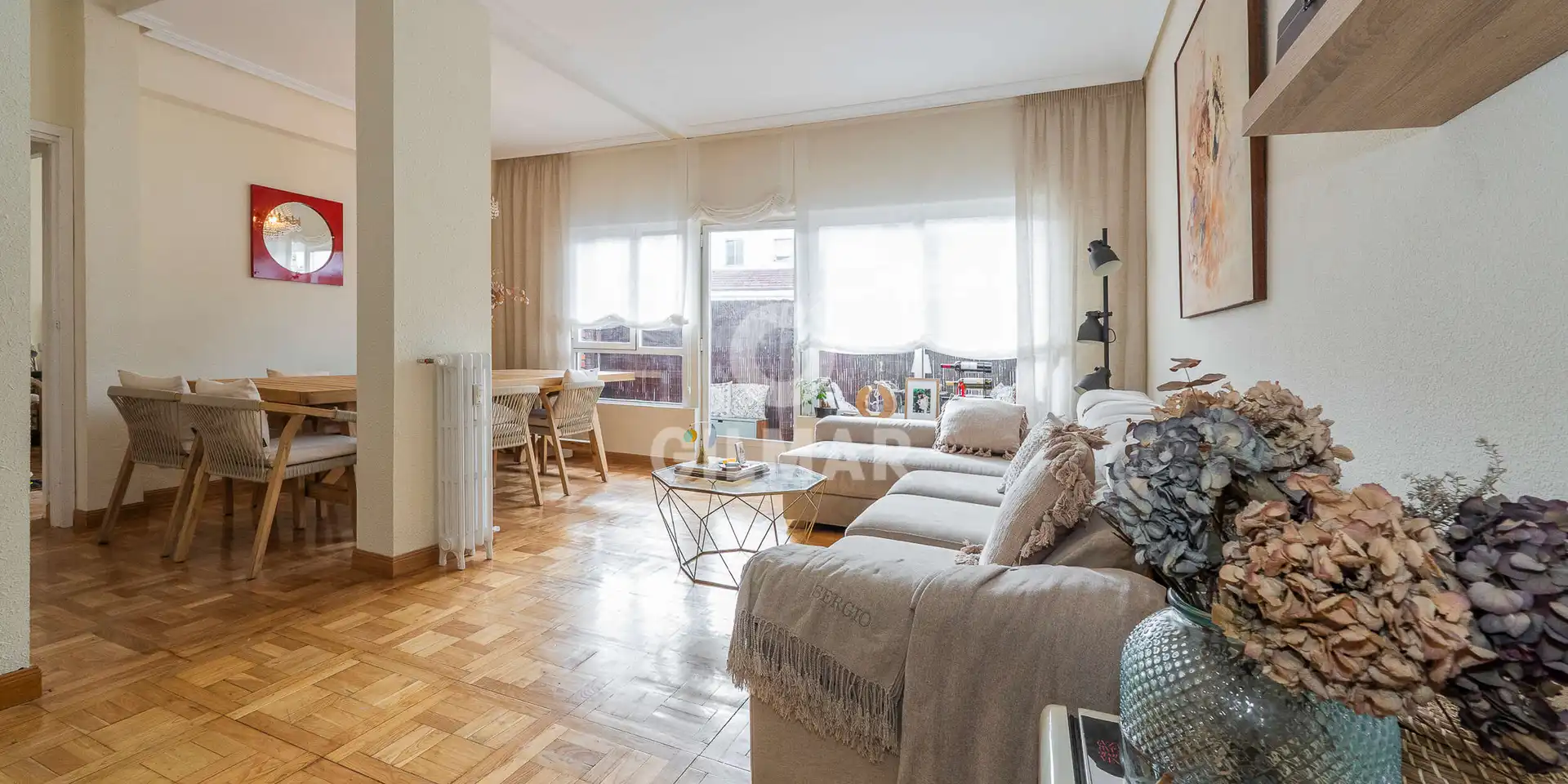 Sala d'estar de Pis en venda en  Madrid Capital amb Calefacció i Balcó