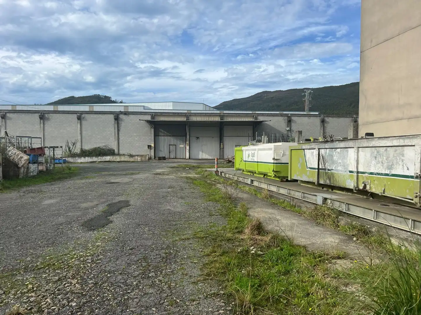 Außenansicht von Fabrikhallen zum Verkauf in Cariño