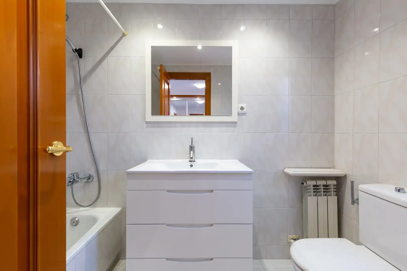 Bathroom of Ground floor for sale in Sant Joan Despí  with Air Conditioner, Heating and Terrace