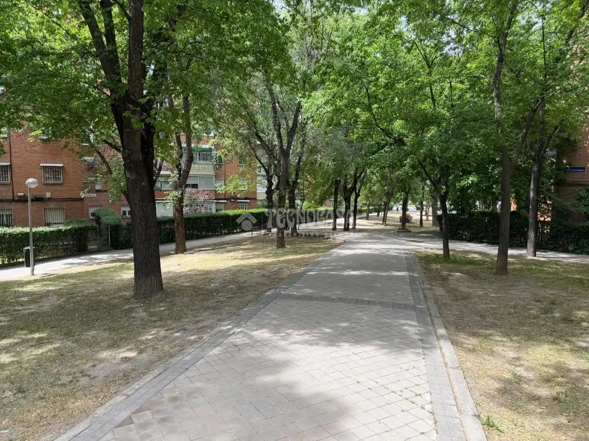 Exterior view of Flat for sale in Madrid  with Heating