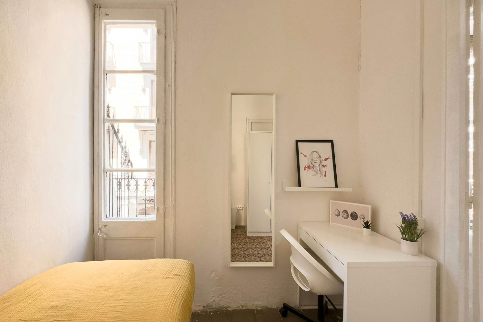Bedroom of Flat to share in  Barcelona Capital  with Washing machine