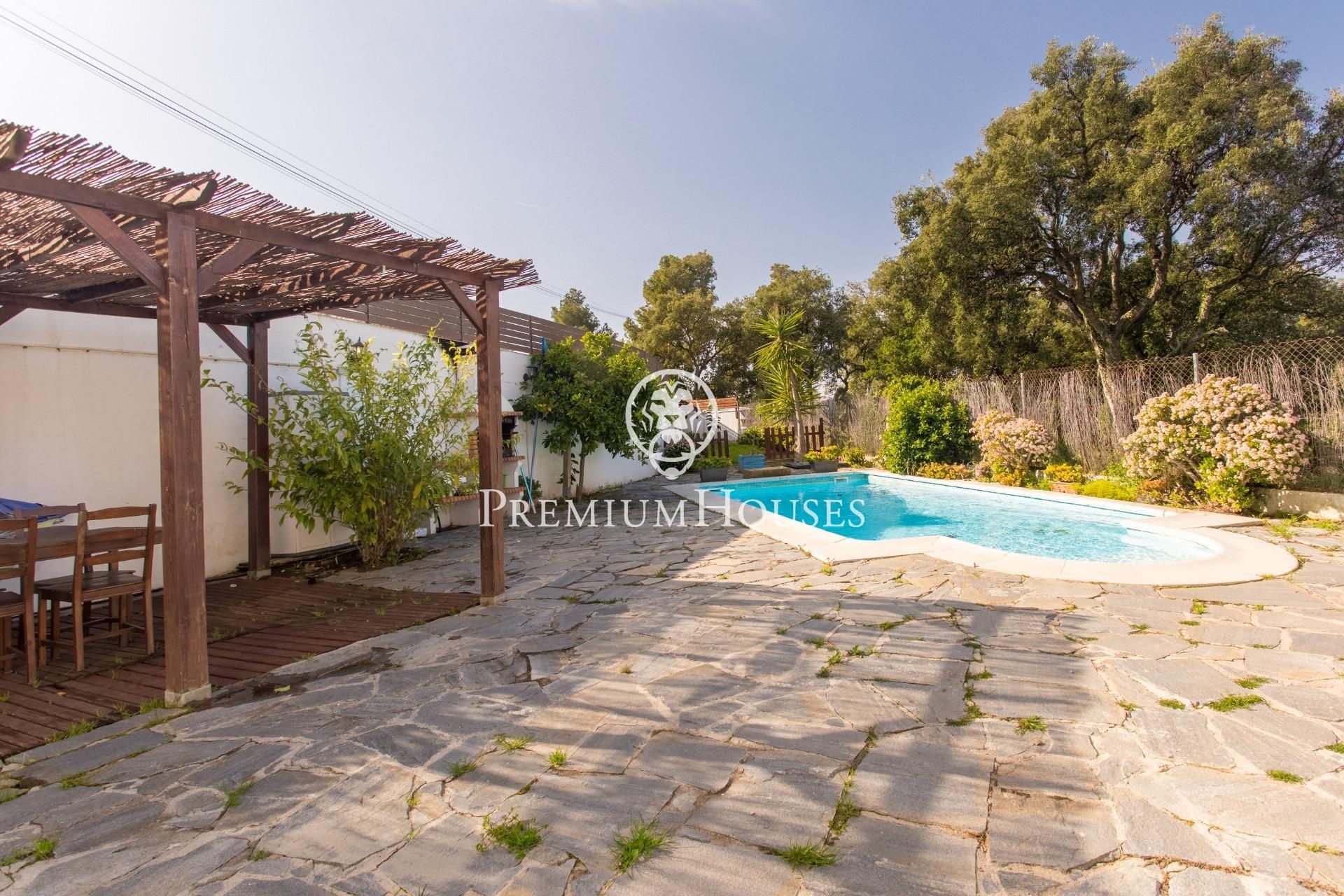 Piscina de Casa o xalet en venda en Sant Cebrià de Vallalta amb Calefacció, Jardí privat i Parquet