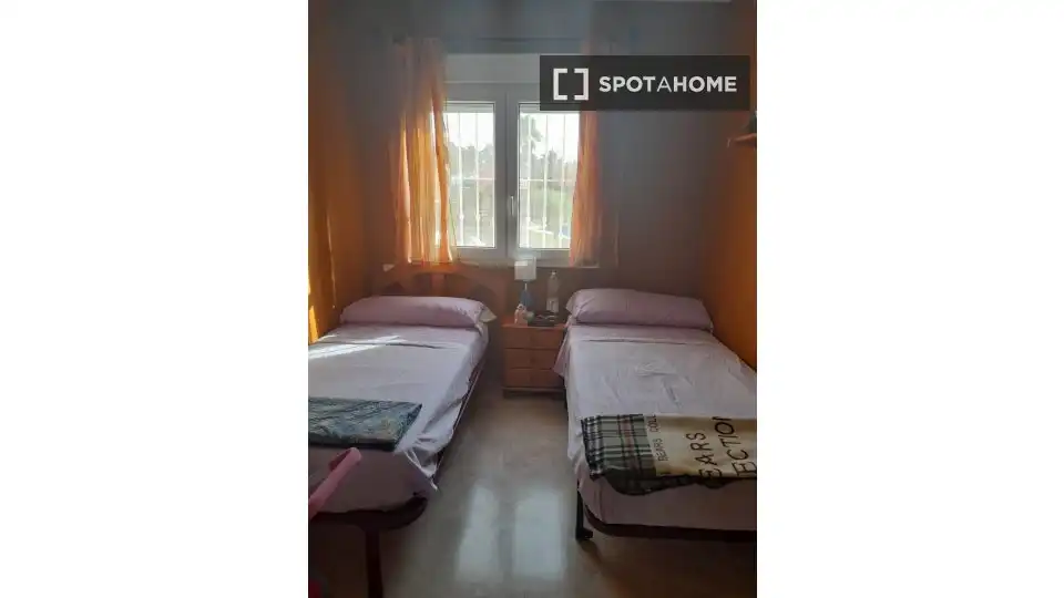 Dormitori de Apartament per a compartir en Manilva amb Aire condicionat, Terrassa i Moblat