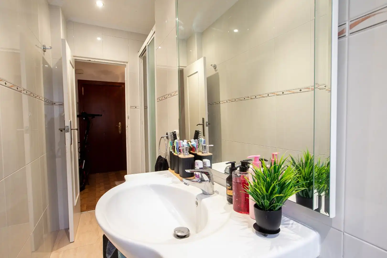 Bathroom of Flat for sale in  Pamplona / Iruña  with Heating, Terrace and Furnished