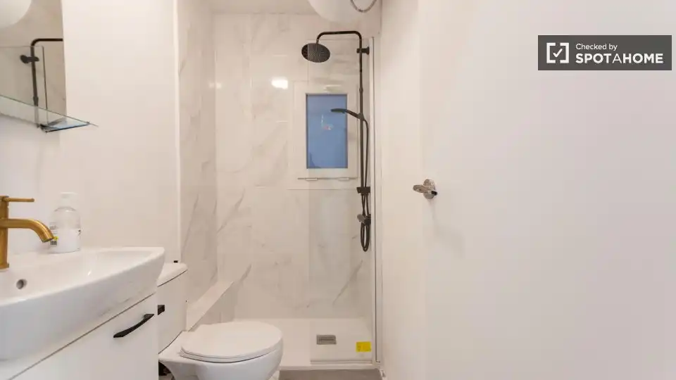 Baño de Piso de alquiler en Mislata con Aire acondicionado, Calefacción y Amueblado