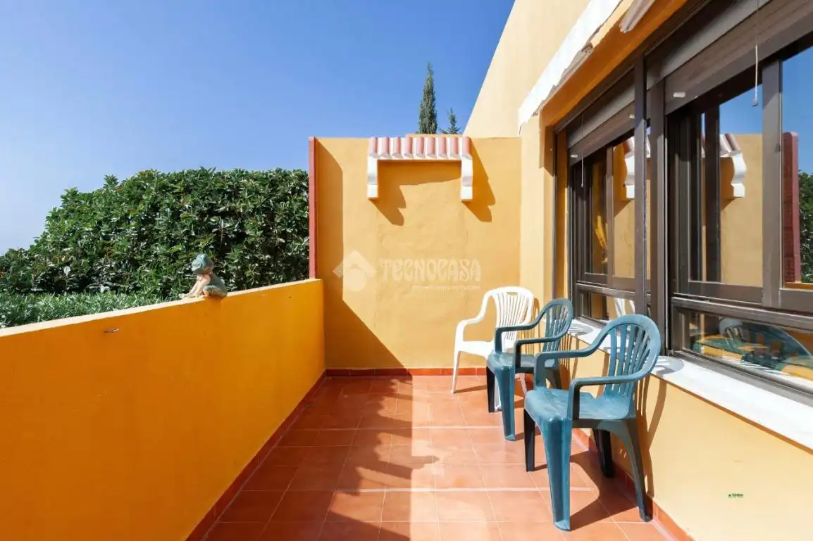 Detached homes for sale in C. Eduardo VII, Castell del Rey