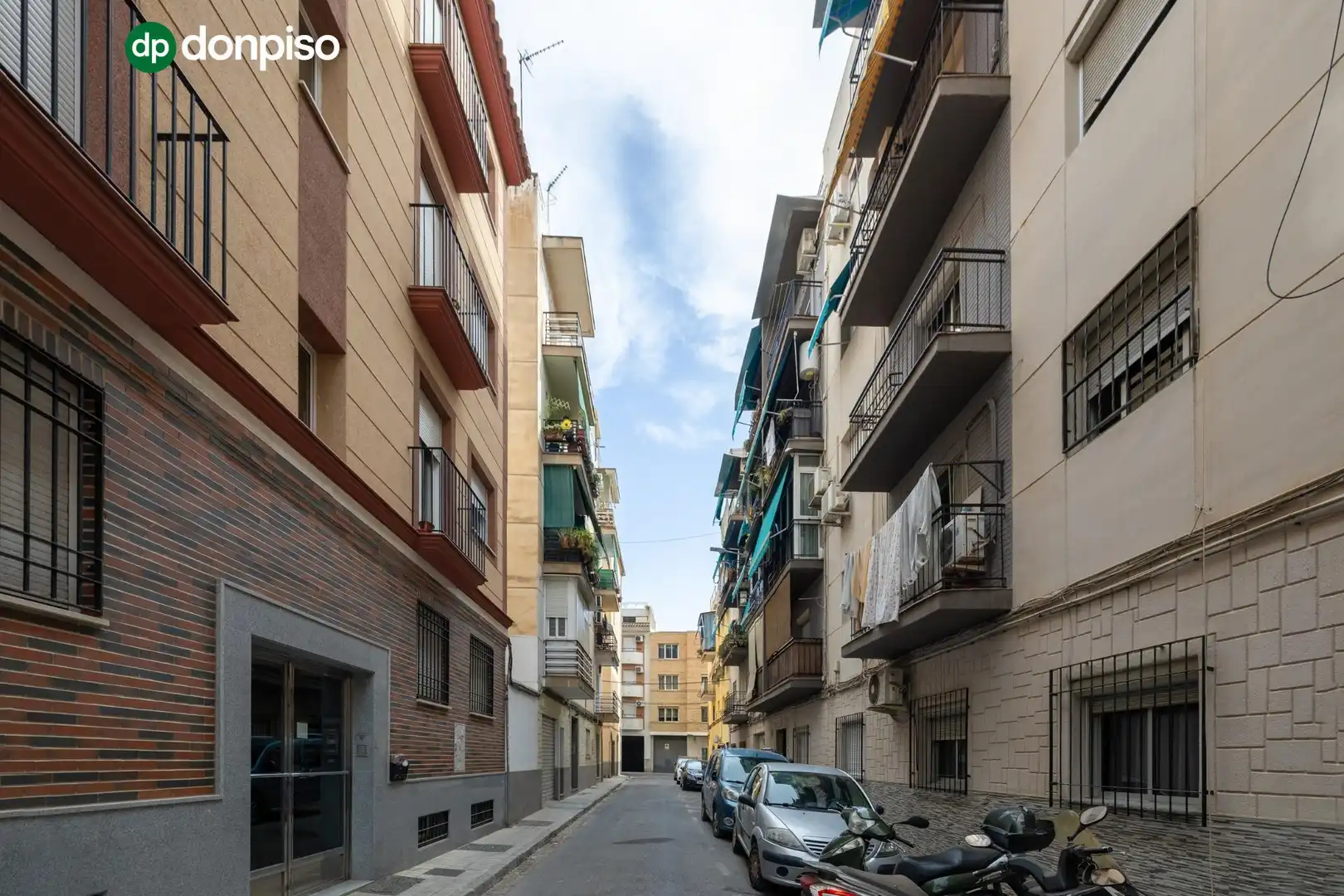 Vista exterior de Pis en venda en Granada amb Aire condicionat i Terrassa