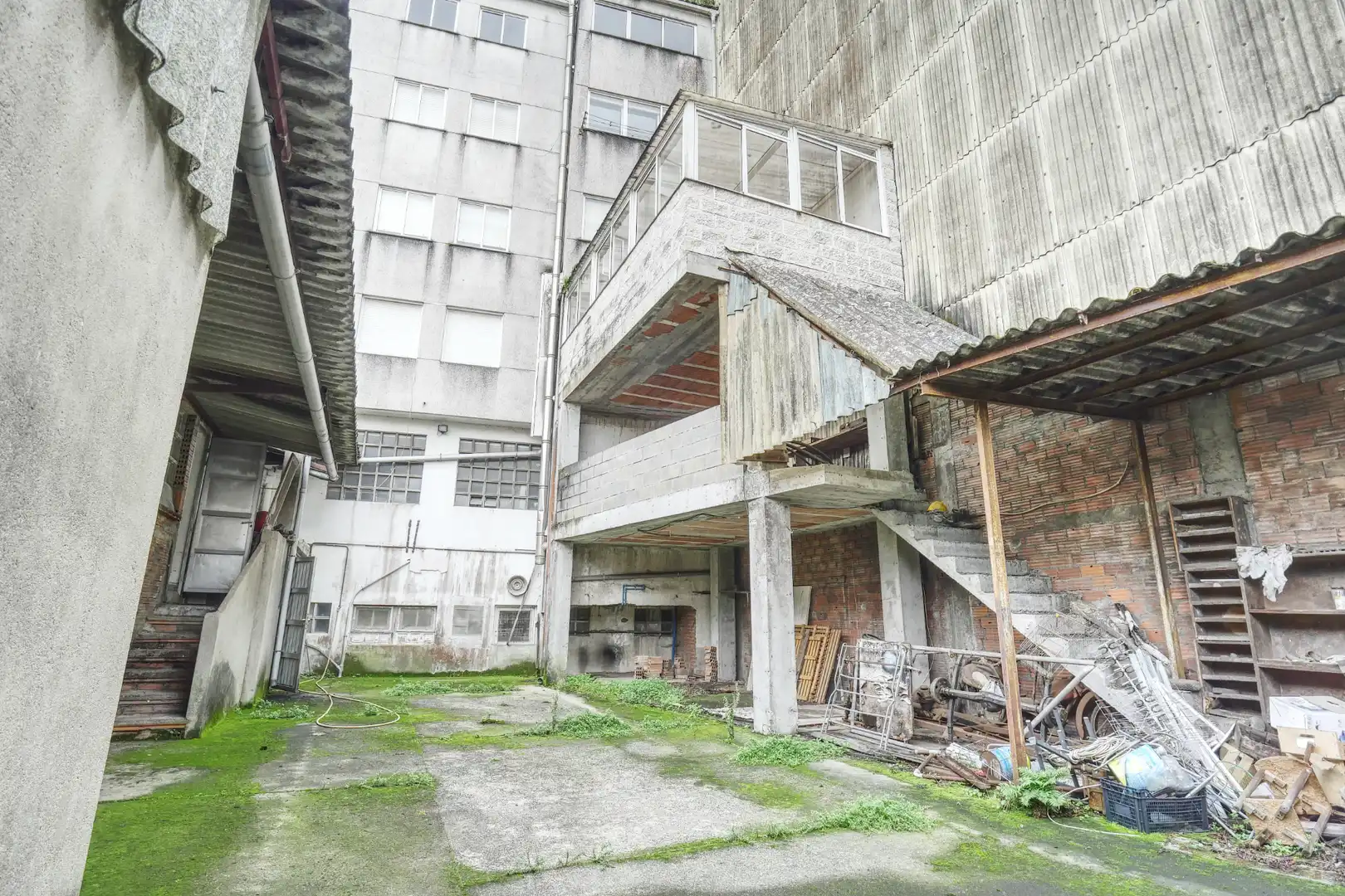 Vista exterior de Edificio en venta en Padrón