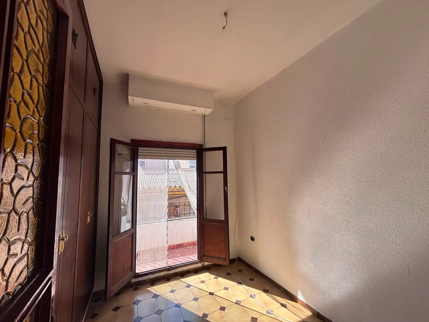 Dormitori de Casa o xalet en venda en Burjassot amb Terrassa i Balcó