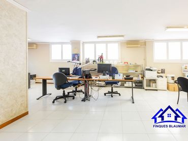 Oficina amb ascensor en venda a Centre