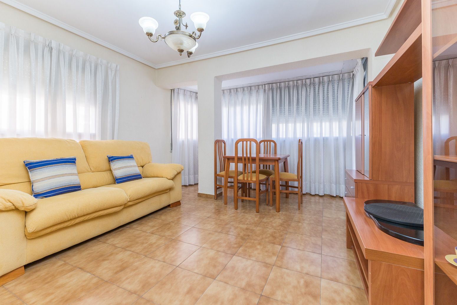 Living room of Flat for sale in Alaquàs  with Furnished and Balcony