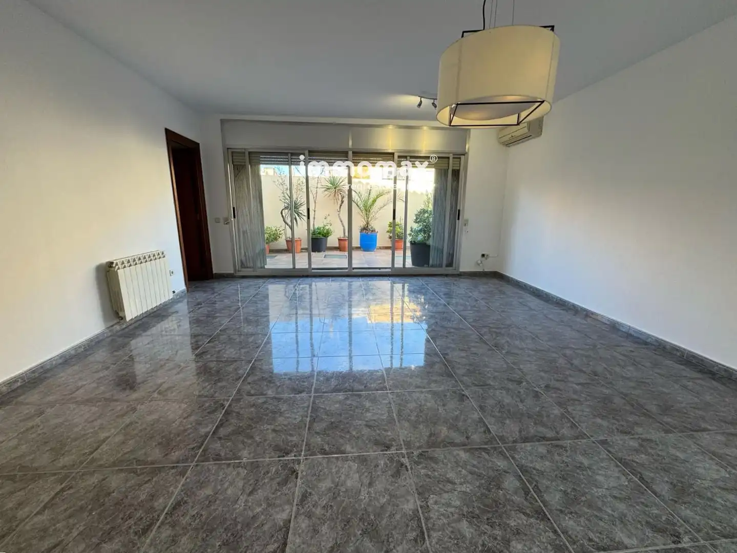 Sala d'estar de Casa o xalet en venda en Cornellà de Llobregat amb Calefacció i Traster