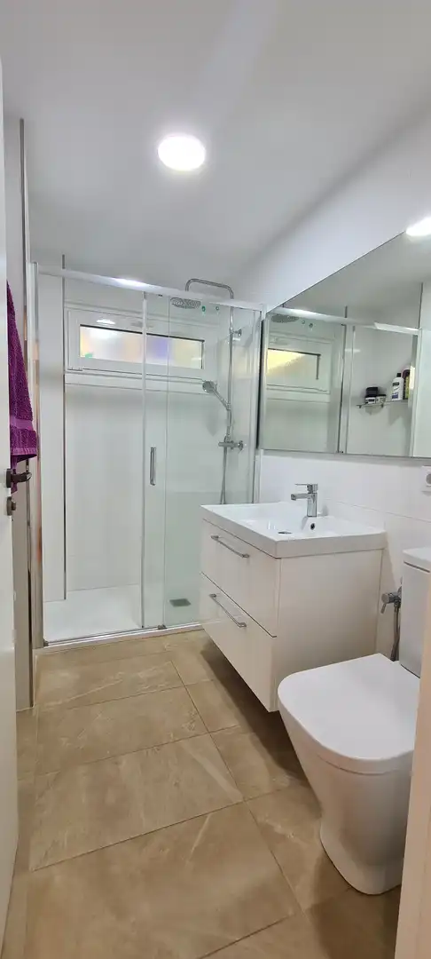 Baño de Piso de alquiler en Vigo  con Calefacción, Parquet y Amueblado
