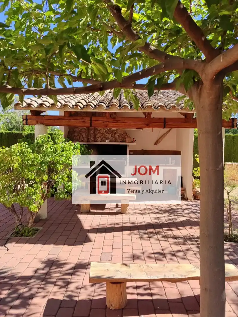 Vista exterior de Casa o xalet en venda en Albacete amb Aire condicionat, Calefacció i Jardí privat