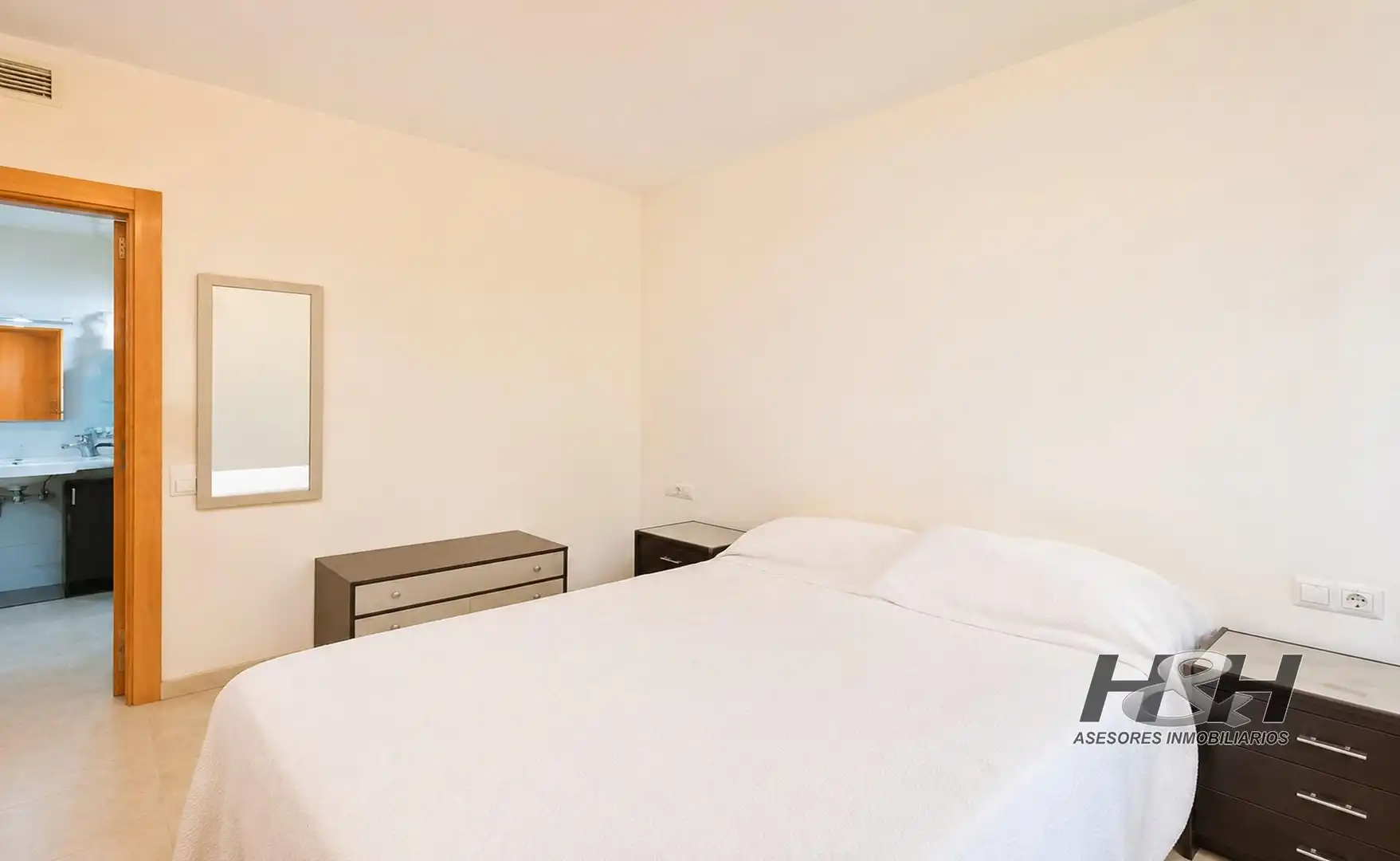 Schlafzimmer von Wohnung zum Verkauf in Valencia mit Abstellraum und Balkon