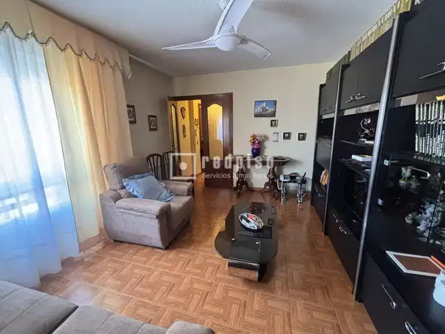 Flat with lift for sale in de Guadalcázar
