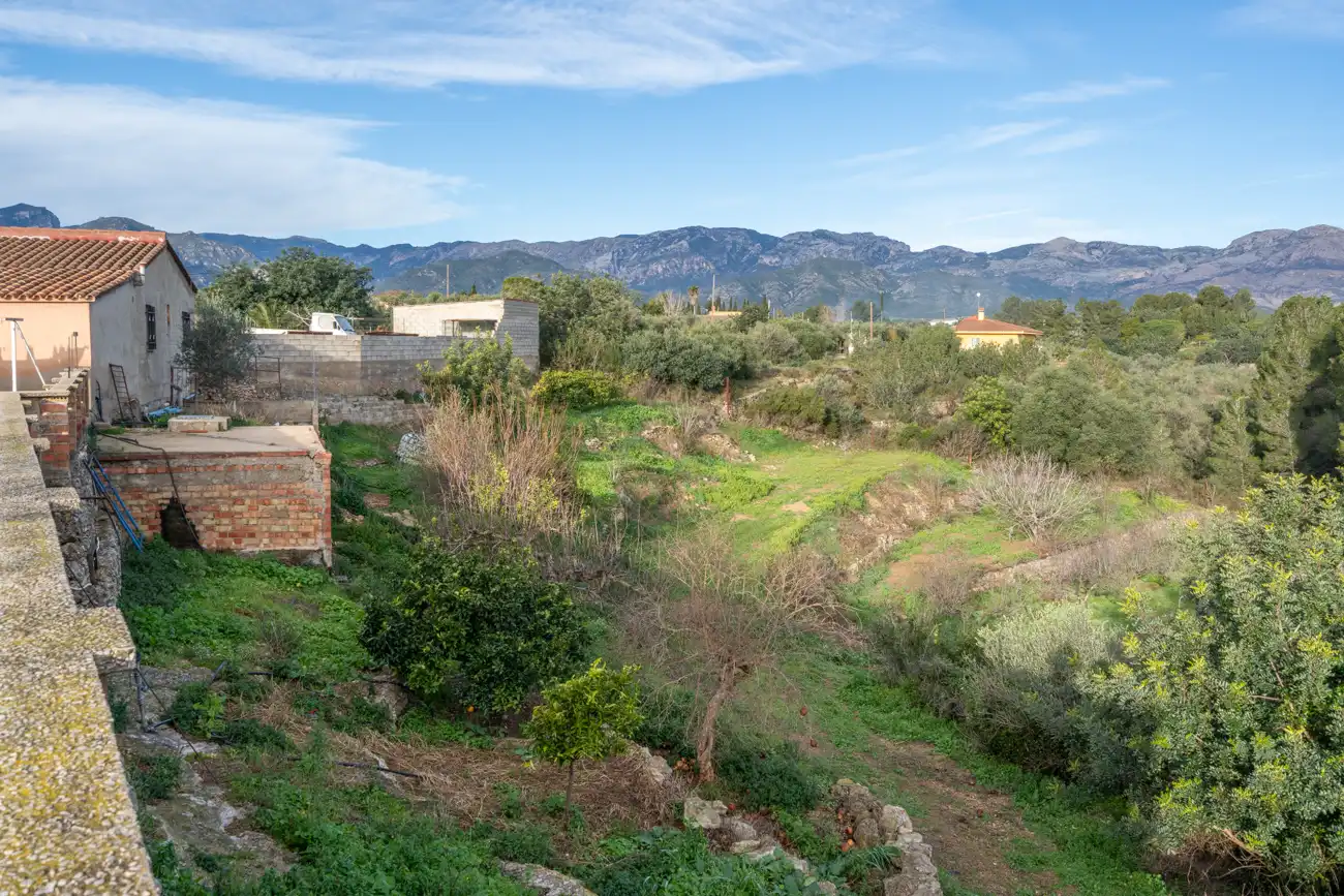 Country house zum Verkauf in Tortosa mit Privatgarten, Schwimmbad und Internet