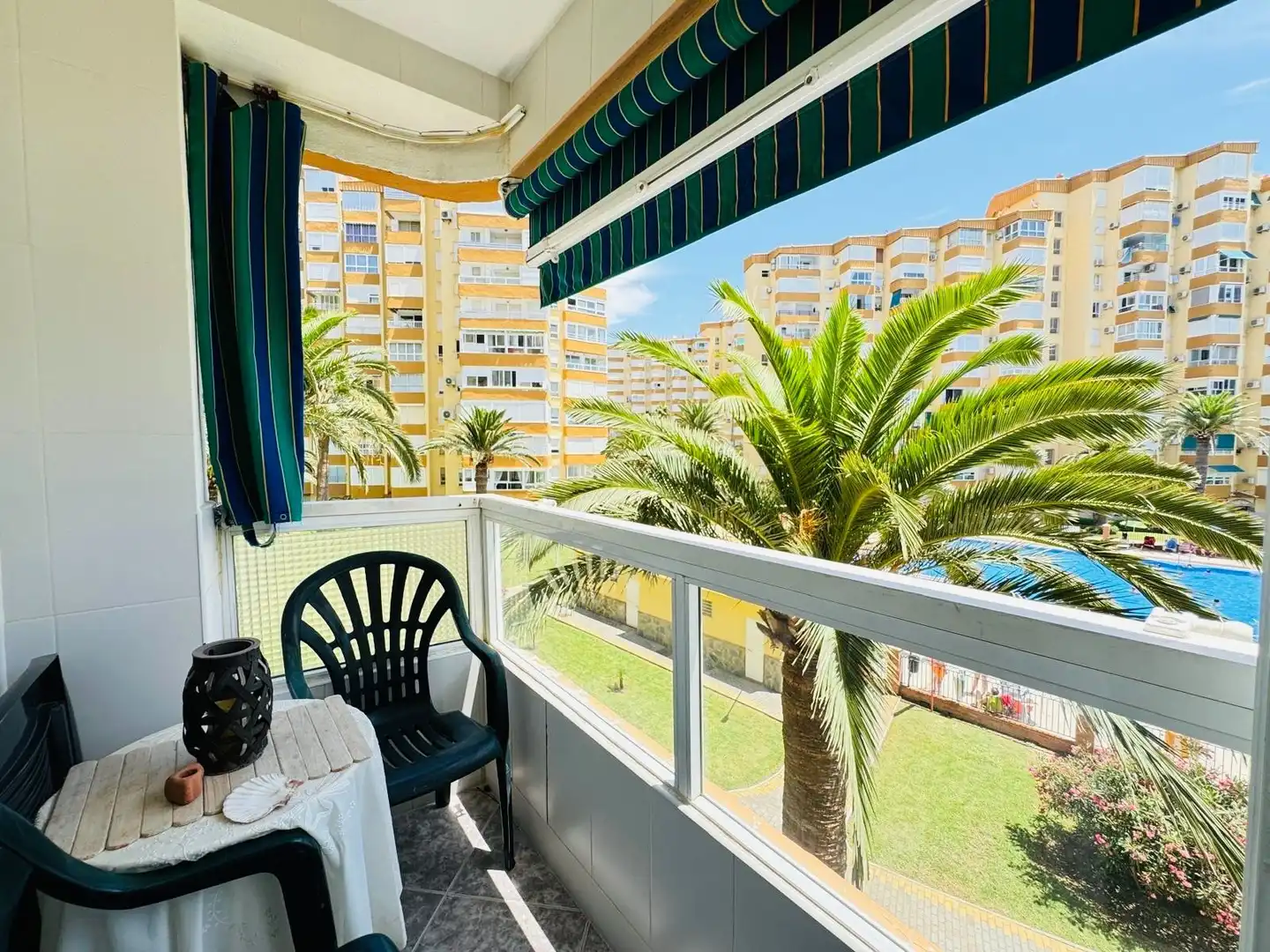 Terrassa de Pis en venda en Algarrobo amb Piscina comunitària