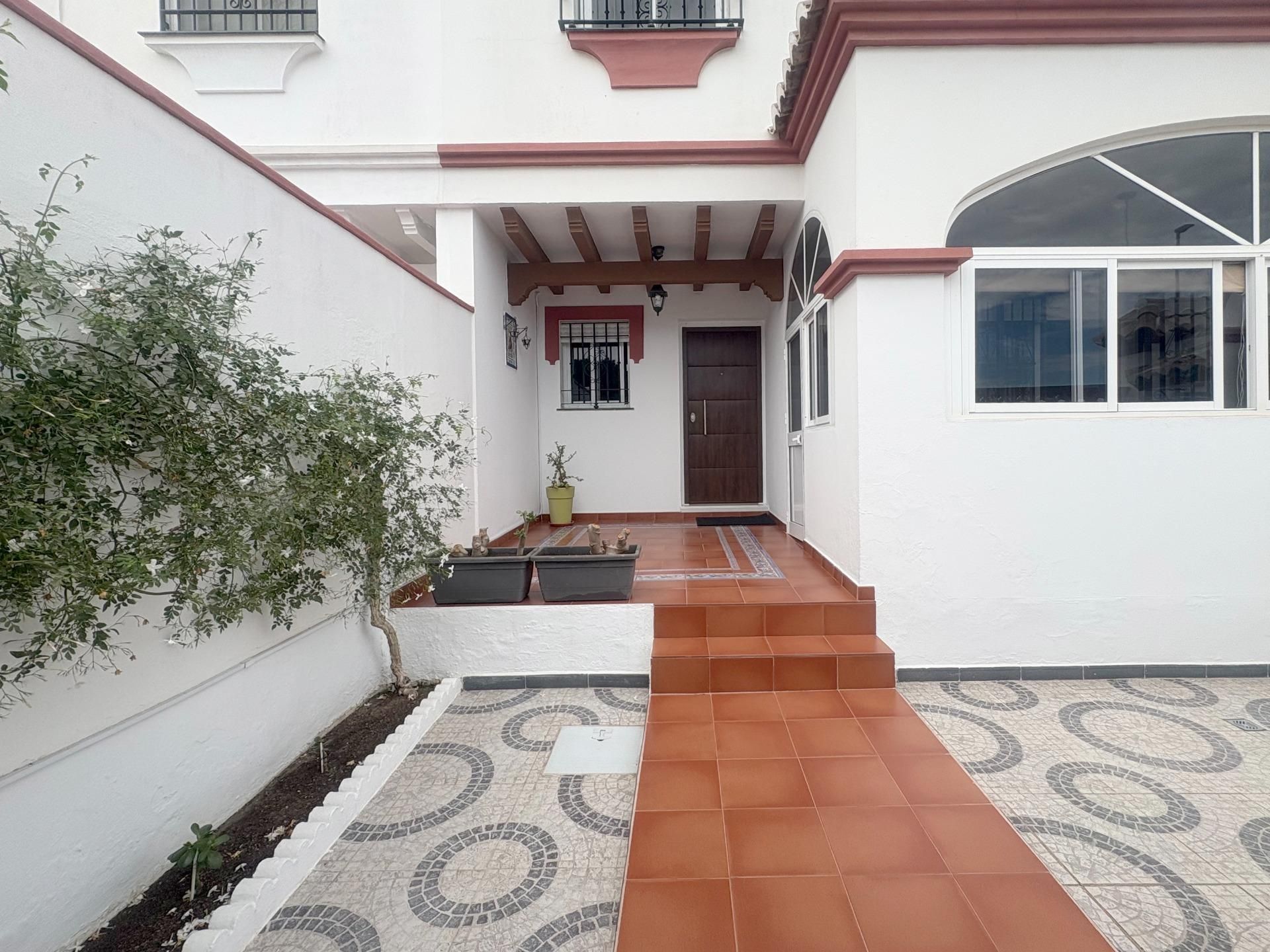Casa adosada en venta en Chiclana de la Frontera con Aire acondicionado, Jardín privado y Terraza