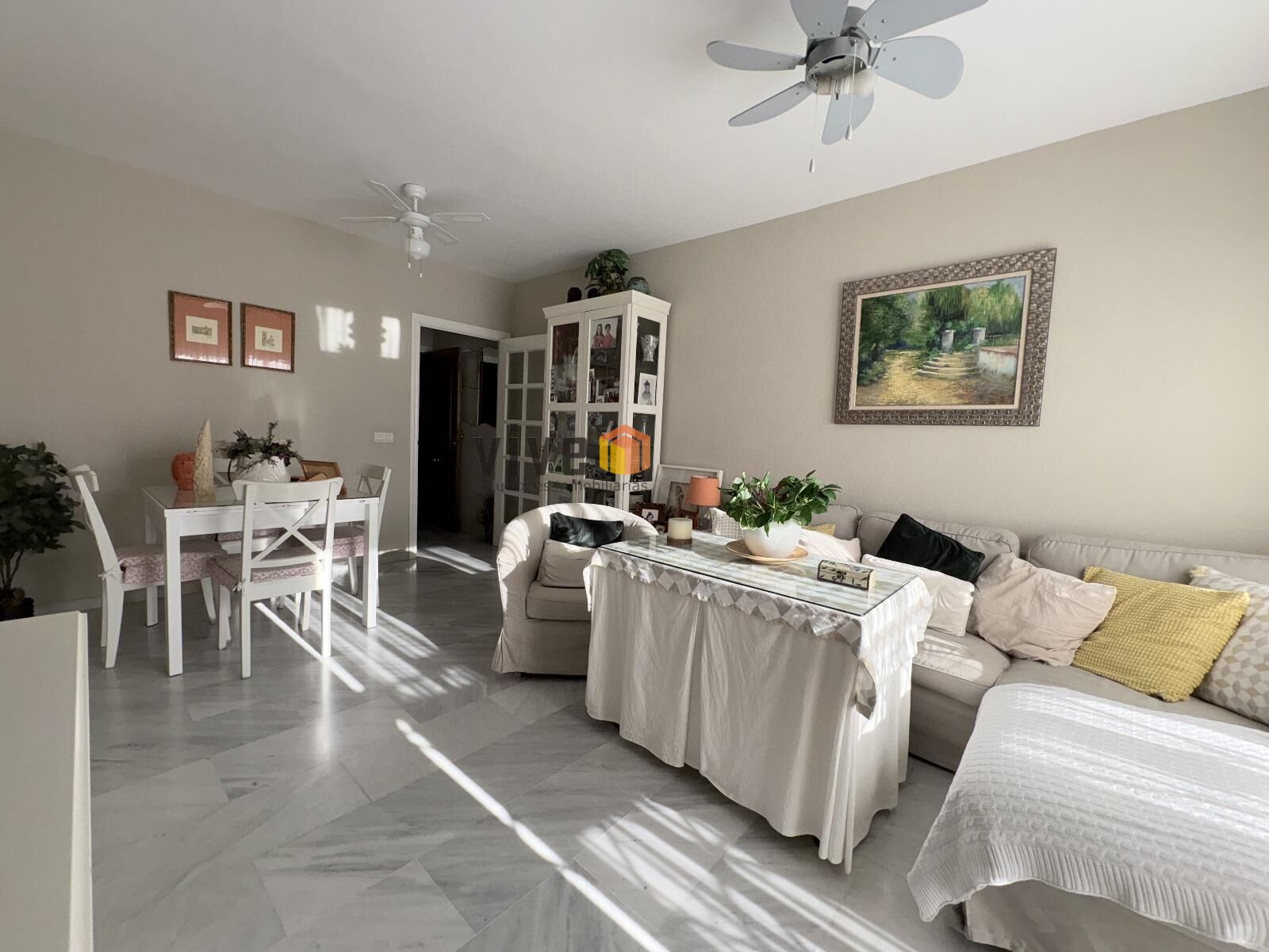 Sala de estar de Piso en venta en Mairena del Aljarafe con Aire acondicionado