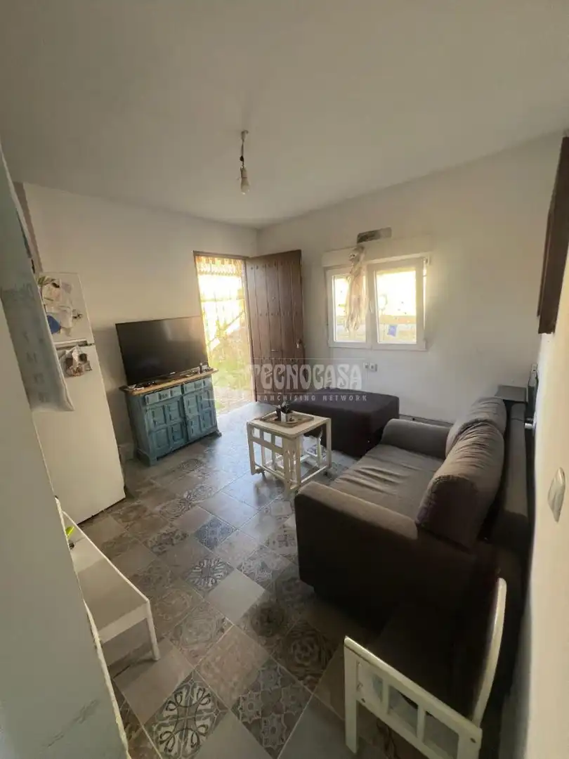 Sala d'estar de Finca rústica en venda en Conil de la Frontera amb Jardí privat, Terrassa i Piscina