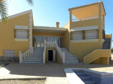 Xalet amb balcó en venda a Urbanización Veneziola Golf 125