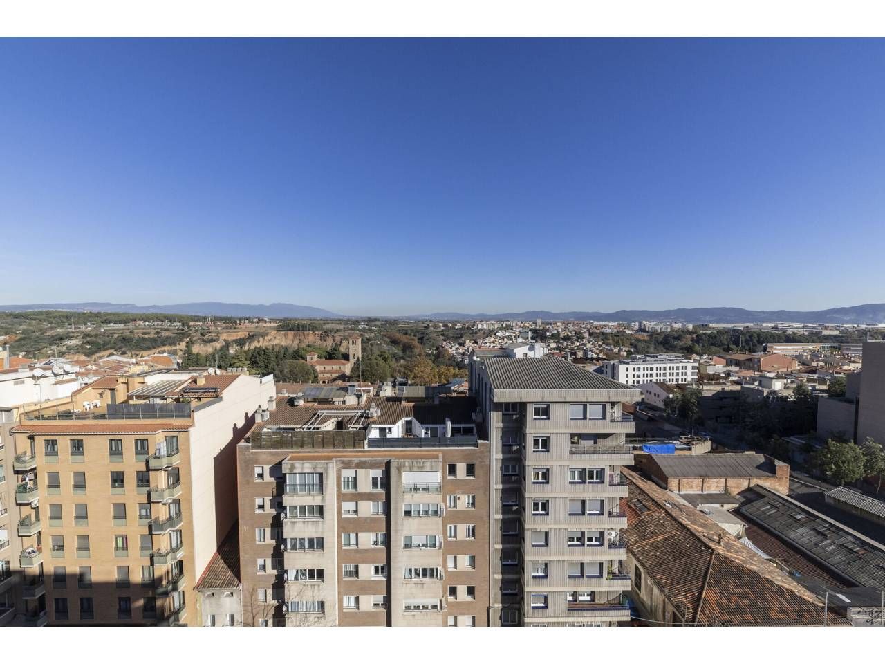 Vista exterior de Àtic en venda en Sabadell amb Aire condicionat, Calefacció i Parquet